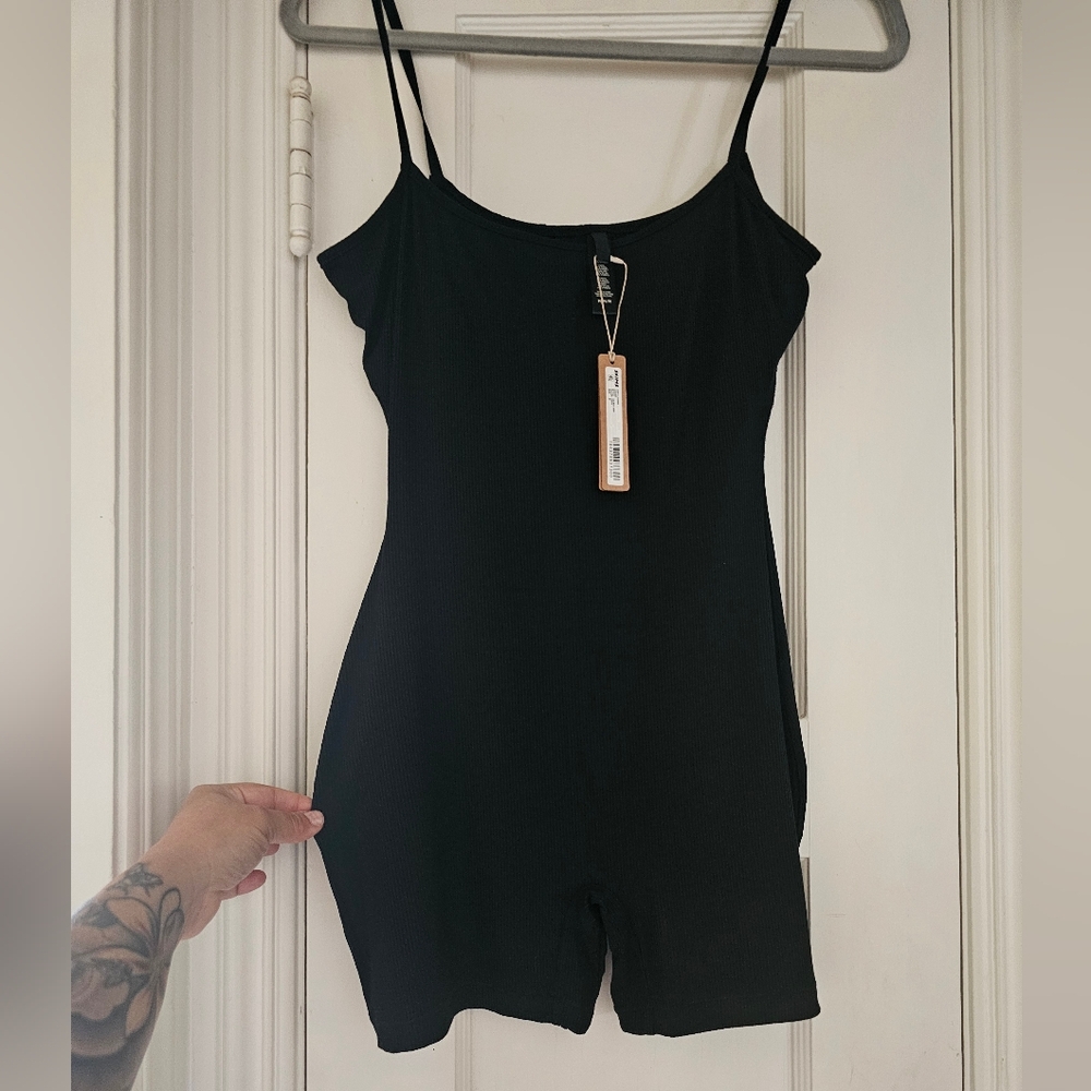 SKIMS Onsie - Picture 4 of 5